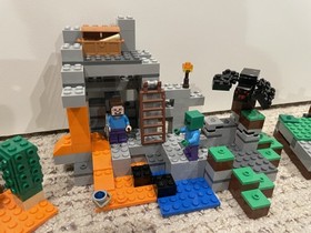Lego Minecraft The Iron Golem 21123, The Dungeon 21119 , And The Cave 21113 LOT 
