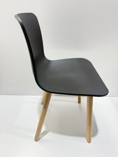 Sedia in legno originale Vitra Hal RE nera 
