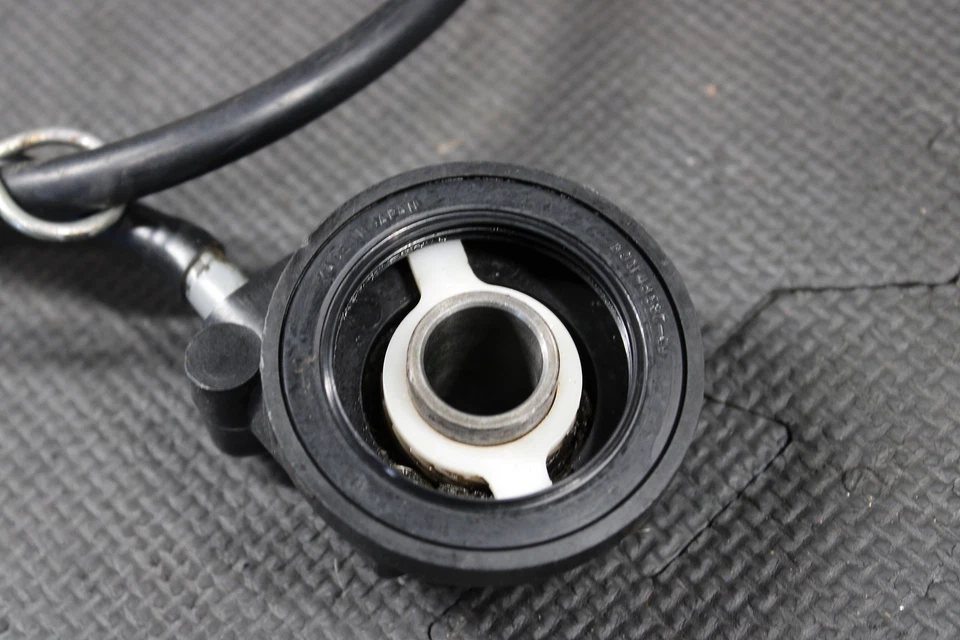 Suzuki DRZ250 2004 OEM medidor de viaje buje de engranajes de transmisión con montaje de cable 34721-05D20 Foto 4 de 4