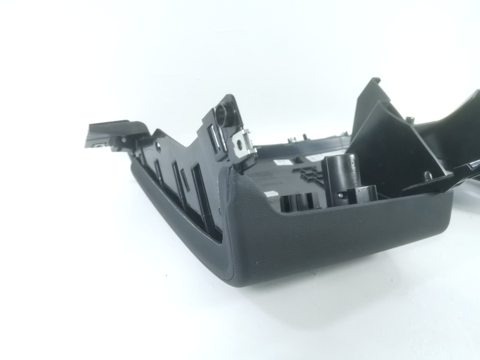 17-20 MASERATI Levante LEFT DRIVER SIDE lower knee panel trim 0670061992