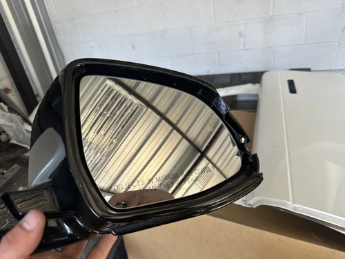 2020 Bmw x3 right side complete mirror (damaged)