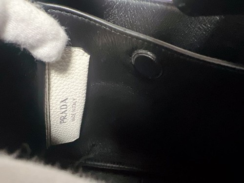 PRADA leather handbag 1BA349 101831 - Picture 4 of 7