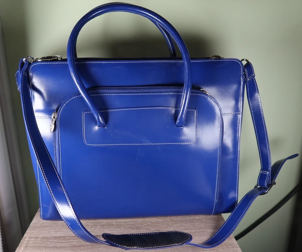 Bolso de Mano para Laptop “Lake Forrest” Correa McKlein de Cuero Azul 15” x 13” Trendy Coast Foto 2 de 4