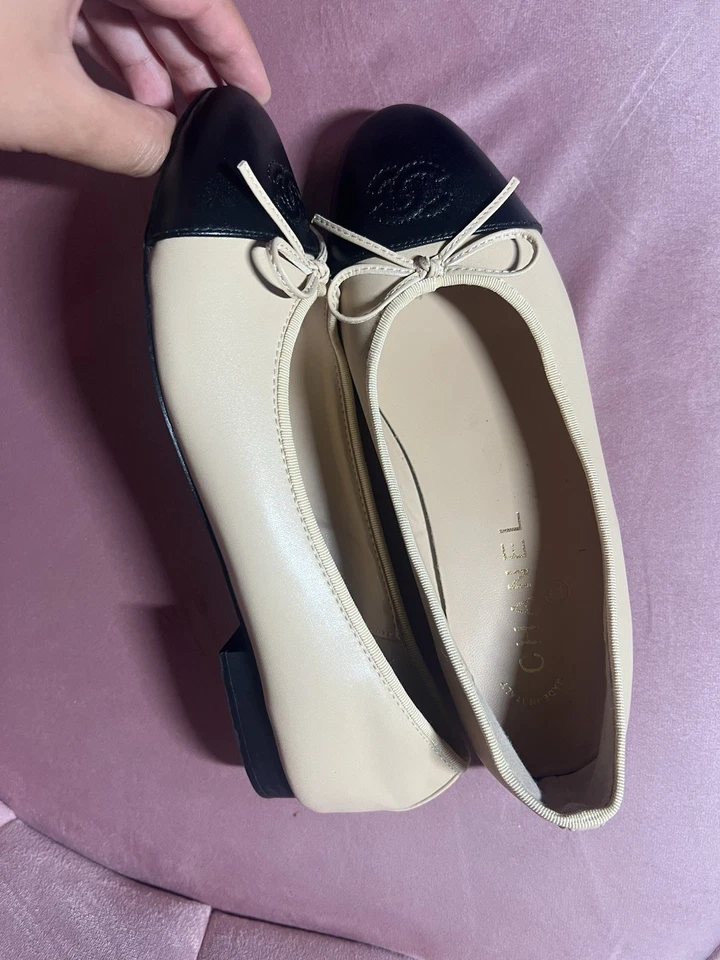 CHANEL ballerines cuir bicolore beige noir nœud, pointure 37 - Photo 4/4