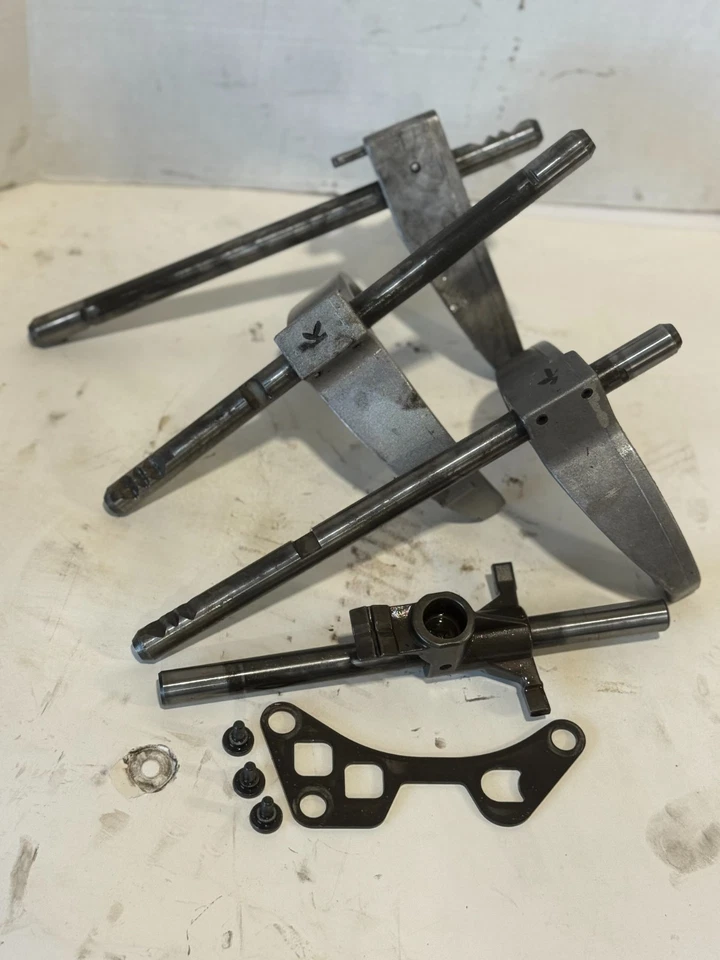 FORD ZF S5-42 MANUAL TRANSMISSION DIESEL 4X4 SHIFT RAILS & FORKS WITH BRACE OEM - Image 3 of 4