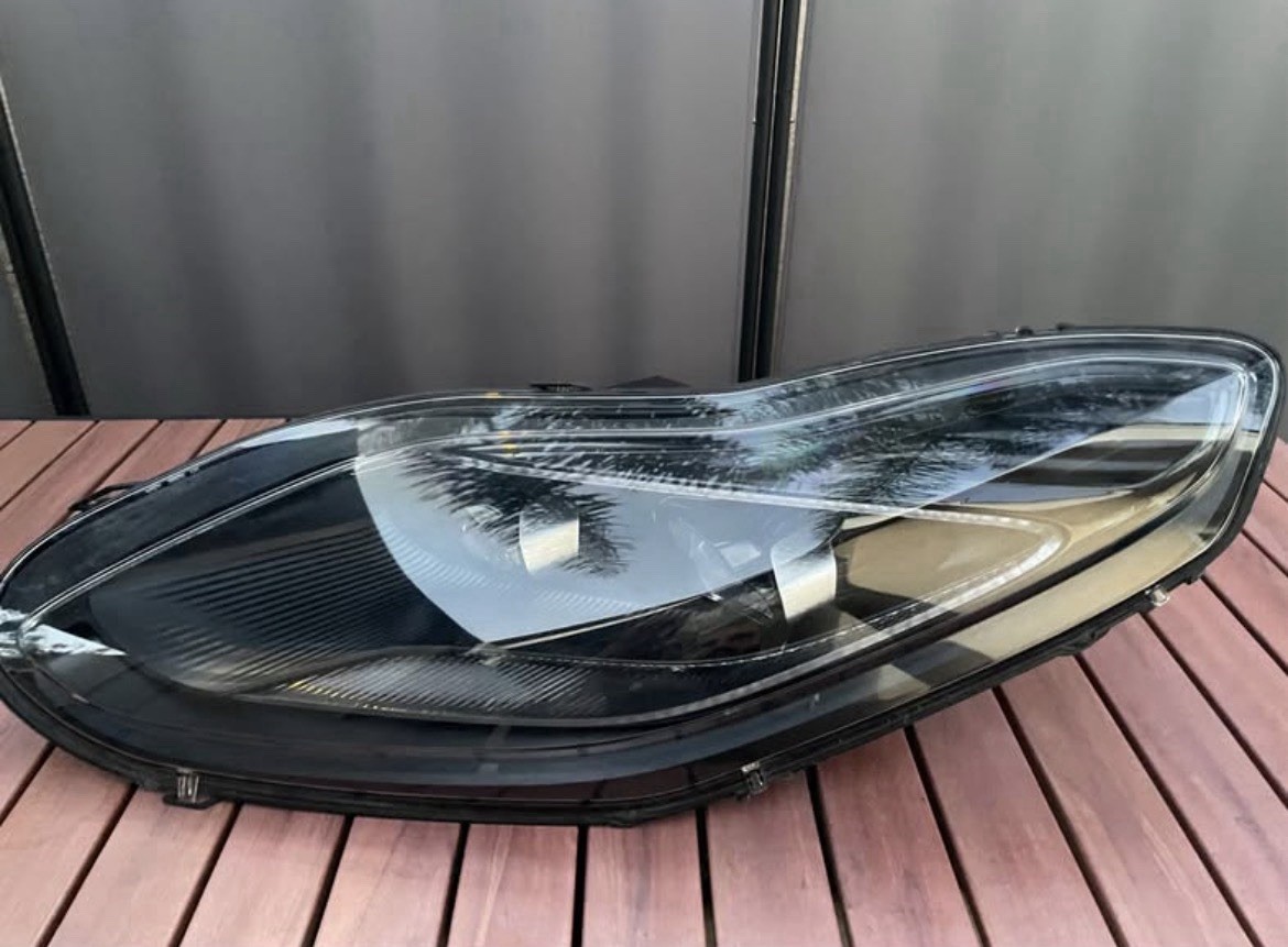 2017 2018 2019 2020 2021 2022 2023 ASTON MARTIN DB11 LEFT SIDE LED HEADLIGHT OEM