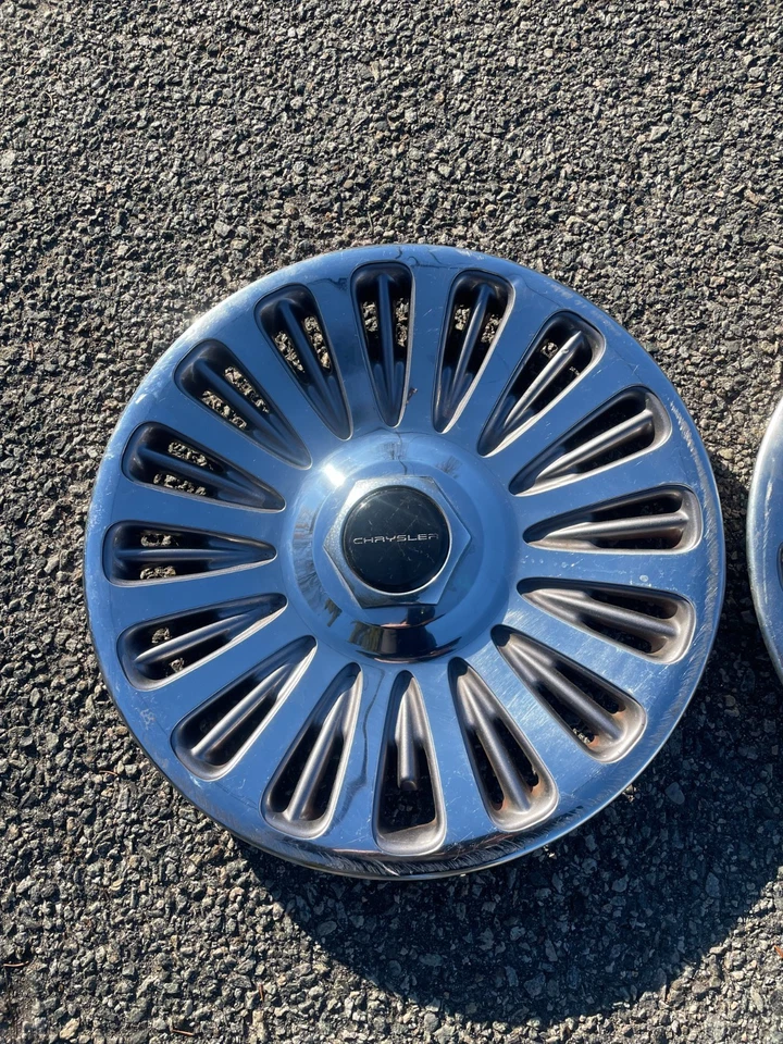 Genuine 1994 to 1996 Chrysler Concorde LHS New Yorker 16 inch hubcaps - Image 3 of 4