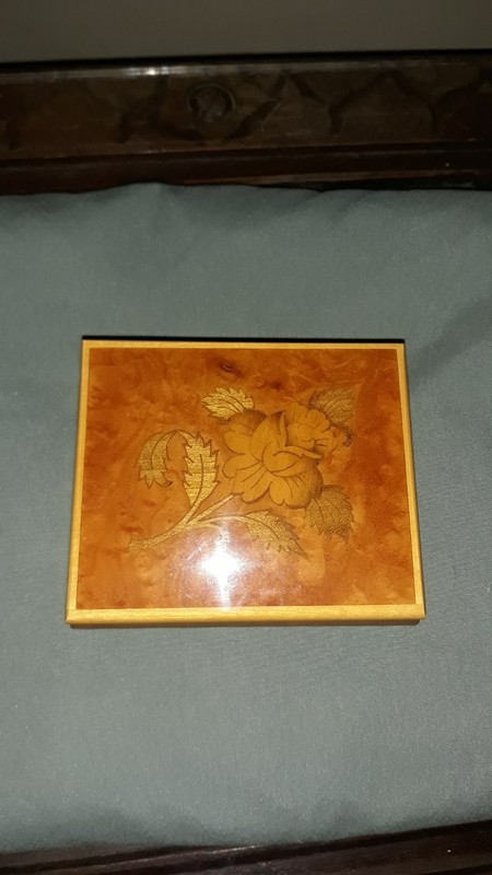 Vintage Italian Inlaid Wooden Music Box Sorrento Ware 4w x 3d x1.5 h