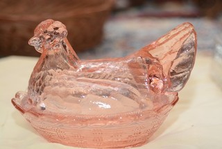 VTG Rose 9" Fenton Nesting Hen Split Tail Scolloped Edges