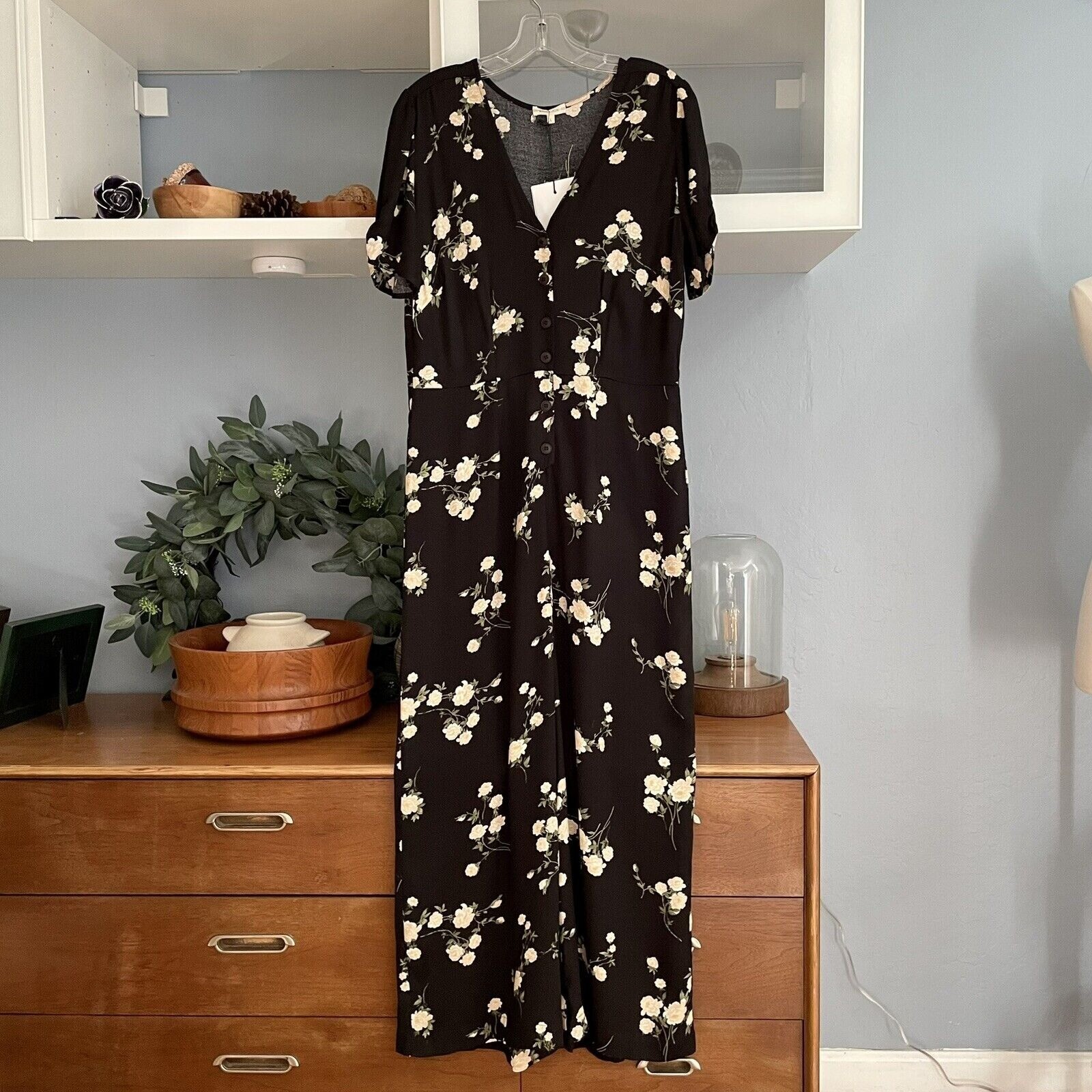 FILA Tuta floreale Whimsy + Row Ellie gamba larga ritagliata nera taglia L