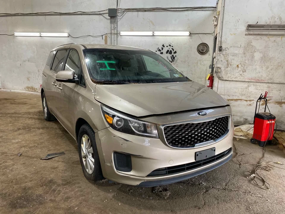 Used Air Cleaner Assembly fits: 2015 Kia Sedona  Grade A - Image 2 of 4