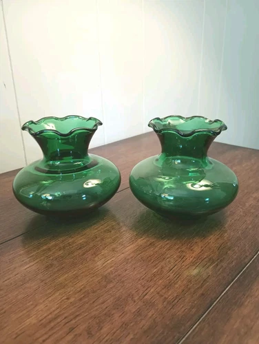 Set of 2 Vintage Emerald Green Anchor Hocking Miniature Ruffled Edge Glass Vases