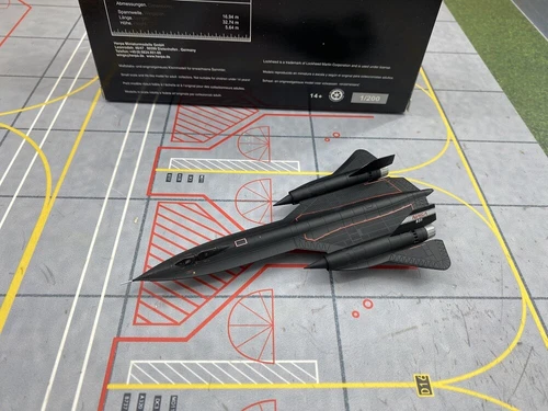 Herpa Wings 1:200 USAF SR 71 Blackbird Reconnaissance Aircraft Model Alloy Toys - Picture 6 of 28