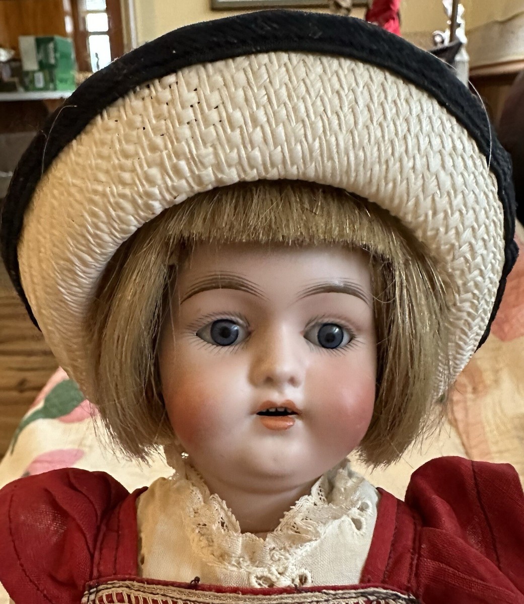 洋書 The Little Ones: French And German Dolls Antique French/german Mignonette All Bisque With Glass Eyes