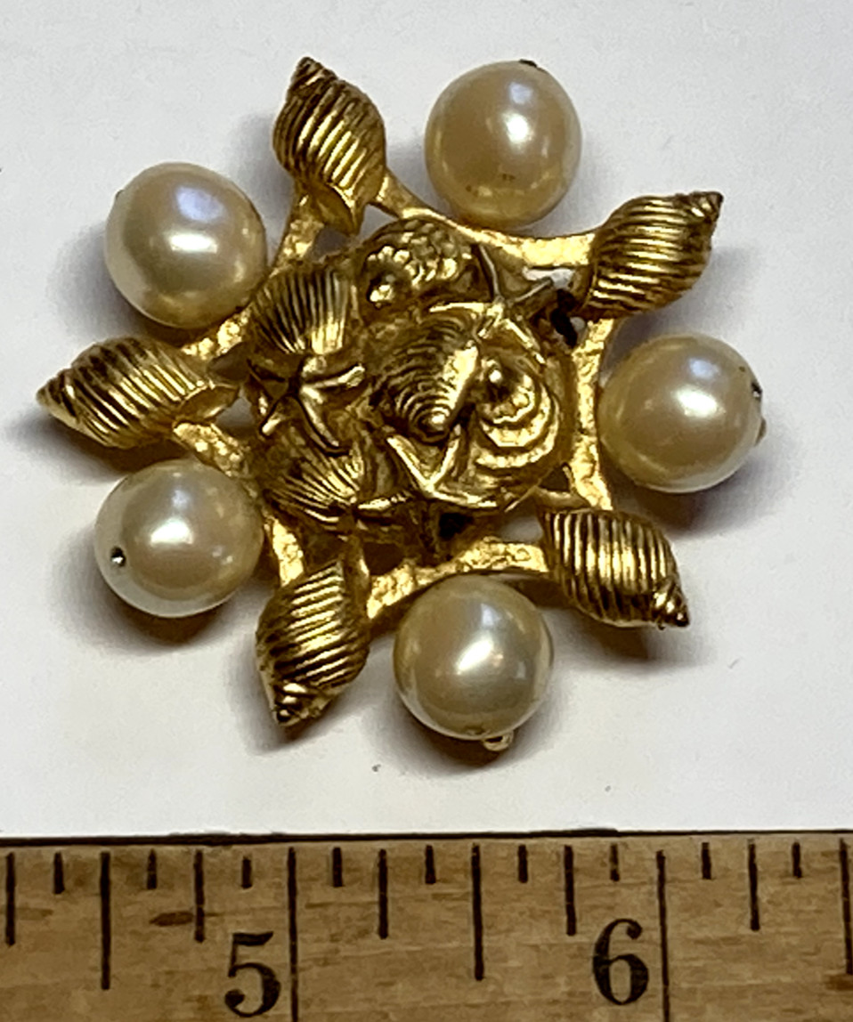 Vintage Brooch by CRAFT: round with seashells View 5