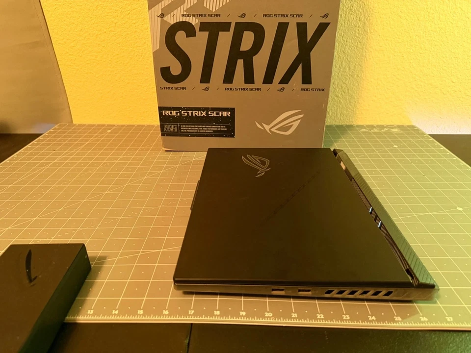 Asus ROG Strix Scar 16 G634JY 240Hz QHD+ i9-13980HX 32GB 2TB SSD RTX 4090 - Image 3 of 4