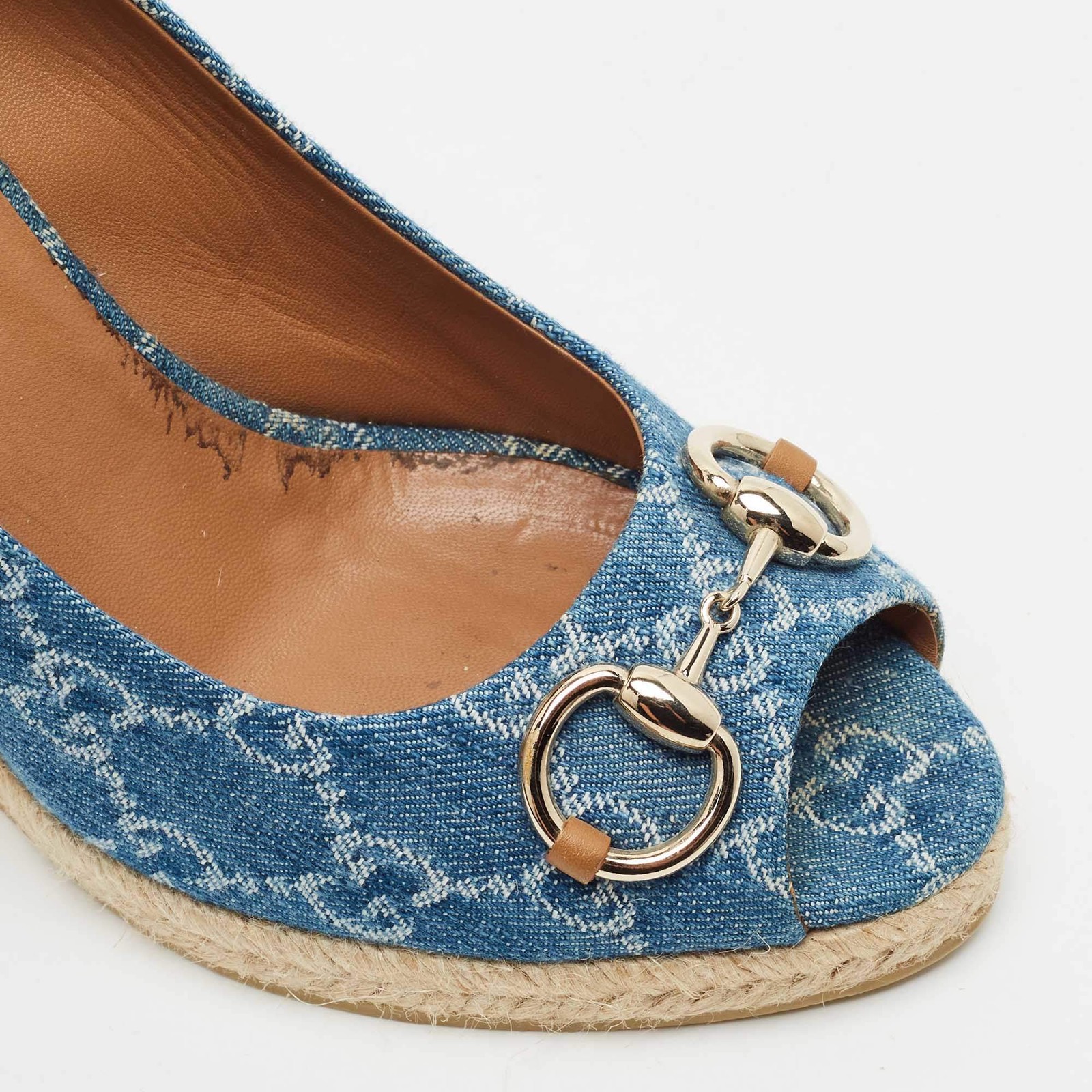 Gucci Charlotte Size 40 Blue GG Denim Horsebit Peep Toe Wedge Pumps image 7