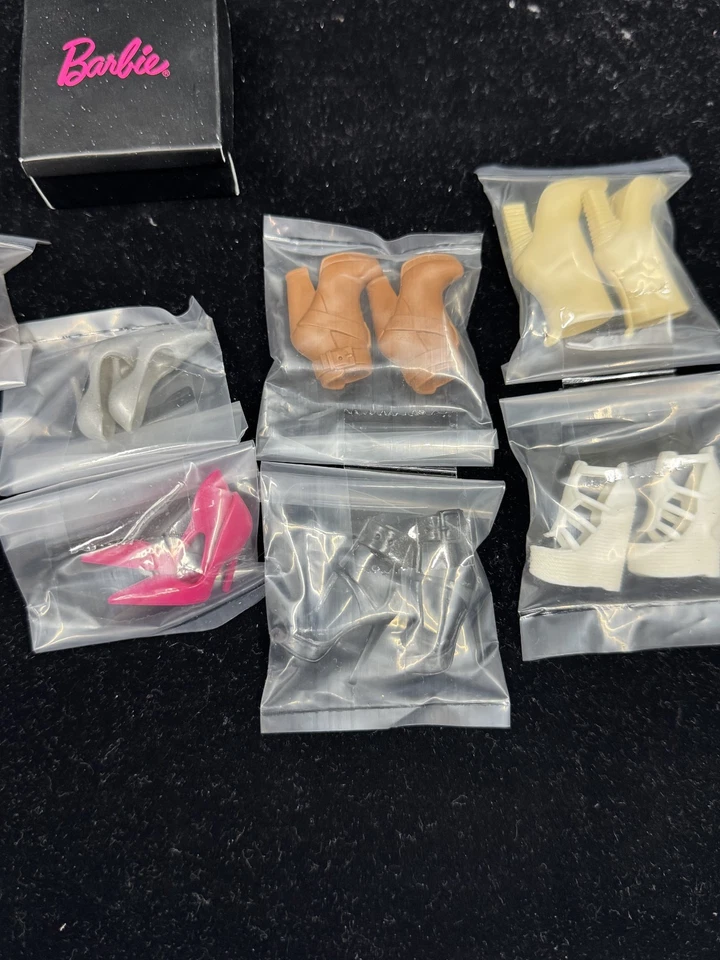 Official Barbie Collectors Fan Club-10 Pairs Of Shoes & Shoe Bag and Shoe Box - Image 3 of 4