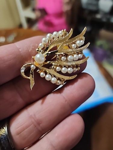 Pho Pearl Brooch