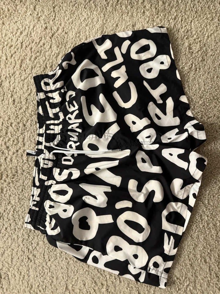 Pantalones cortos de natación Dsquared2 para hombre con estampado de logotipo, negro/blanco, talla 48 Foto 3 de 4