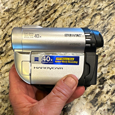 Sony Handycam DCR-DVD610 Camcorder 40x Optical 2000x Digital DVD/Memory Stick