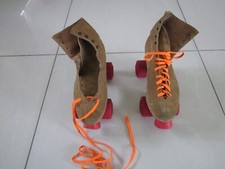 JOGGER SURE GRIP SUEDE LEATHER ROLLER SKATES SIZE 8