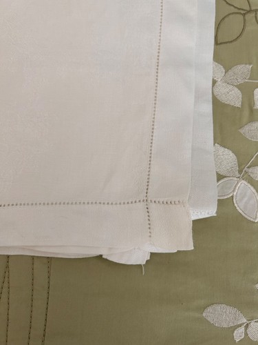 6 Vintage Irish Linen Napkins-19"X 19" Floral and BumbleBee pattern - Picture 3 of 8