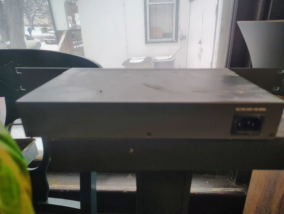 SMC EZNET-16SW EZ Switch 10/100 Network Switch 1016DT - Image 3 of 3