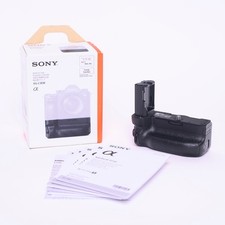 Sony VG-C3EM Battery Grip vertical   Works with A7 III / A9   Doubles Battery