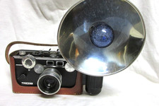 VINTAGE 1950s ARGUS C3 CAMERA w/ FLASH  BULB
