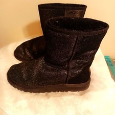 UGG black sparkle boots SN 1002806 size 5 classic short