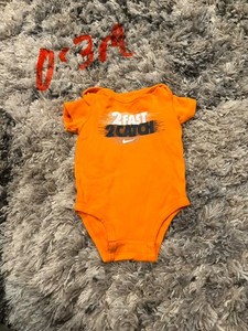 Boys Nike bodysuit size 0-3 months short sleeve multicolor 