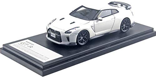 Автомобиль Nissan 143 GT-R представлен в качестве амбассадора 2019 года в модели Brilliant White Pearl 29990₽