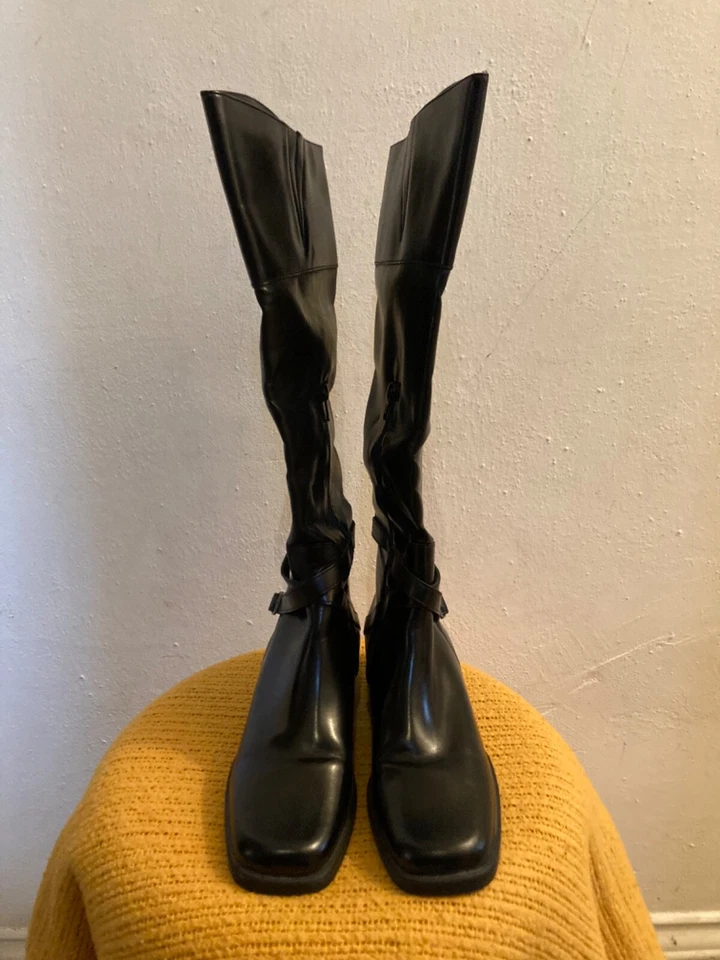 Botas de montar Danelle para mujer altas de cuero negro, hebilla, 8,5 M, hechas en Brasil Foto 2 de 4