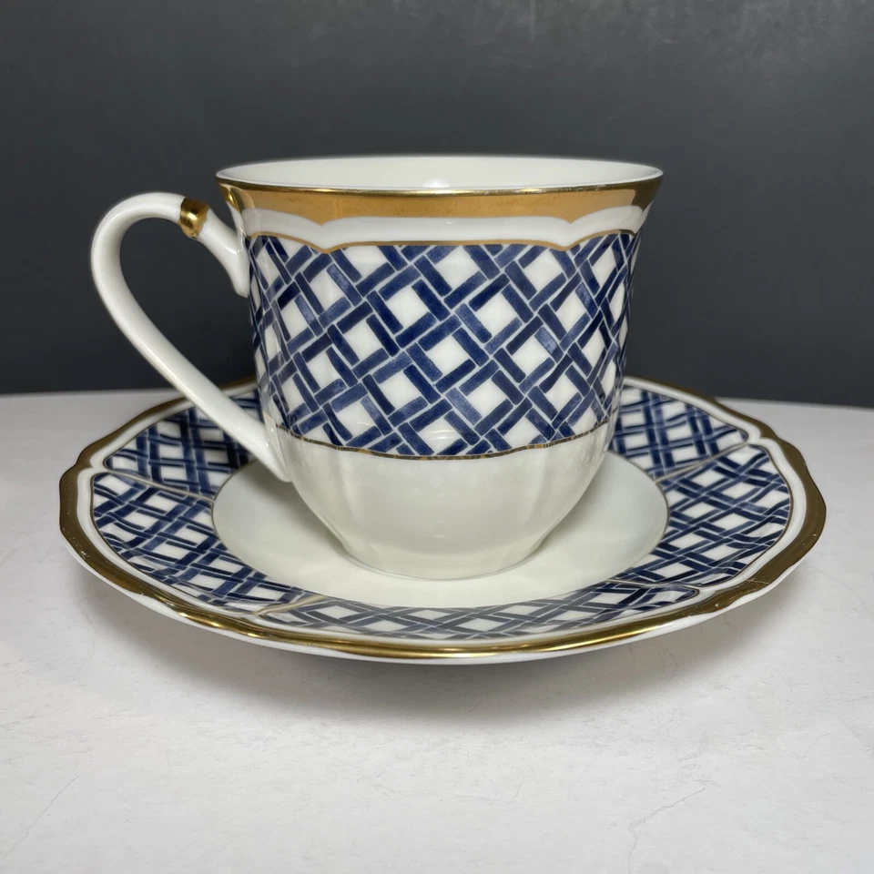 Xícara e pires Ralph Lauren azul treliça padrão descontinuado acabamento dourado - Imagem 4 de 4