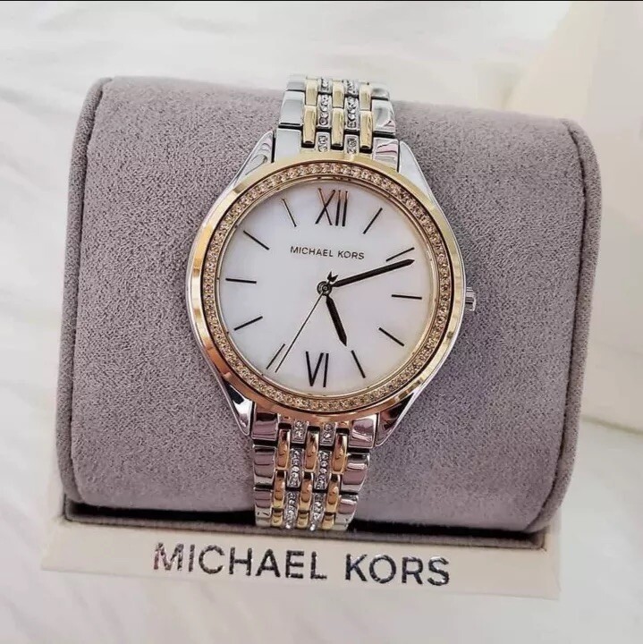 MICHAEL KORS ゴールド ホワイト 時計3こ Michael Kors Mindy Three-Hand Silver Gold Tone Alloy Watch