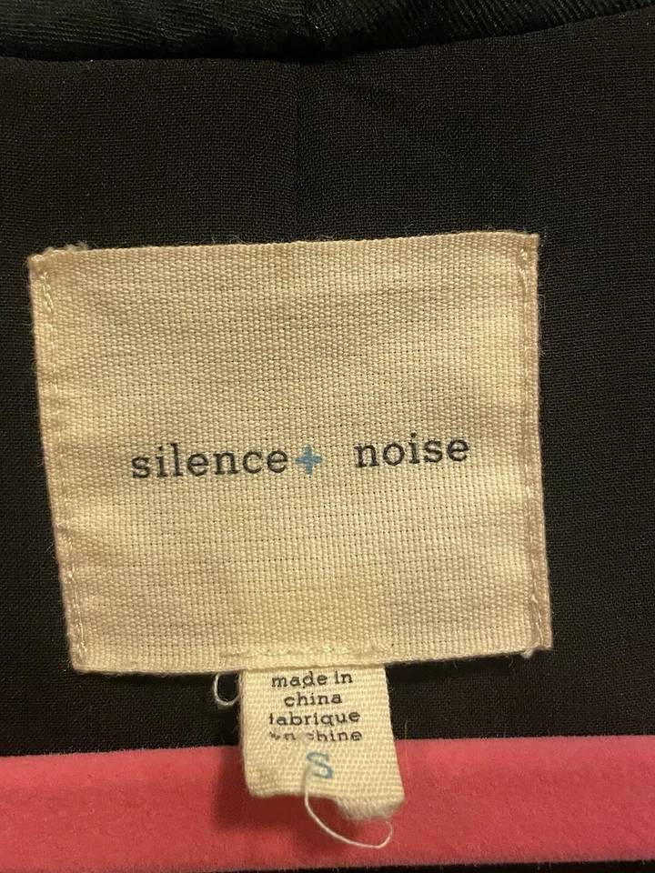 Blazer Silence & Noise Urban Outfitters Negro Relajado Drapey Talla S Foto 2 de 4