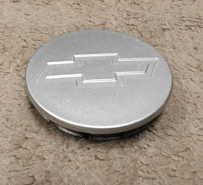 Chevrolet Cavalier, 1995, 1996, 1997, 1998, 1999, plateado, tapa central de 2,0 pulgadas Foto 3 de 4