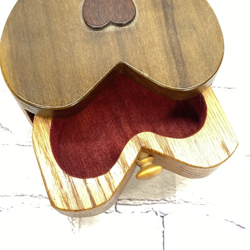 Caja de madera maciza en forma de corazón con cajón joyería hecha a mano por Neil Harper - Imagen 4 de 12