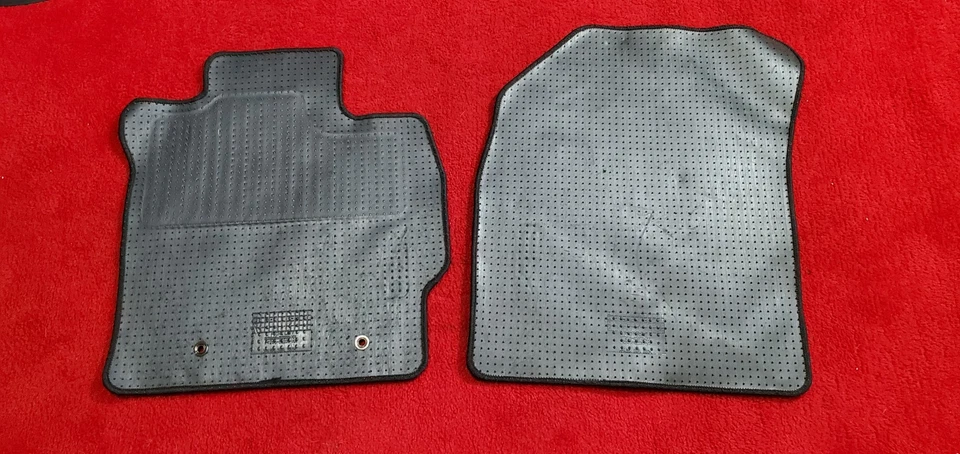 Оригинальные напольные коврики Toyota Scion xB 2008–2015 черные - Изображение 2 из 2