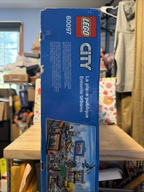 LEGO City 60097 City Square  New Sealed, Damaged box, 1683 Pieces,