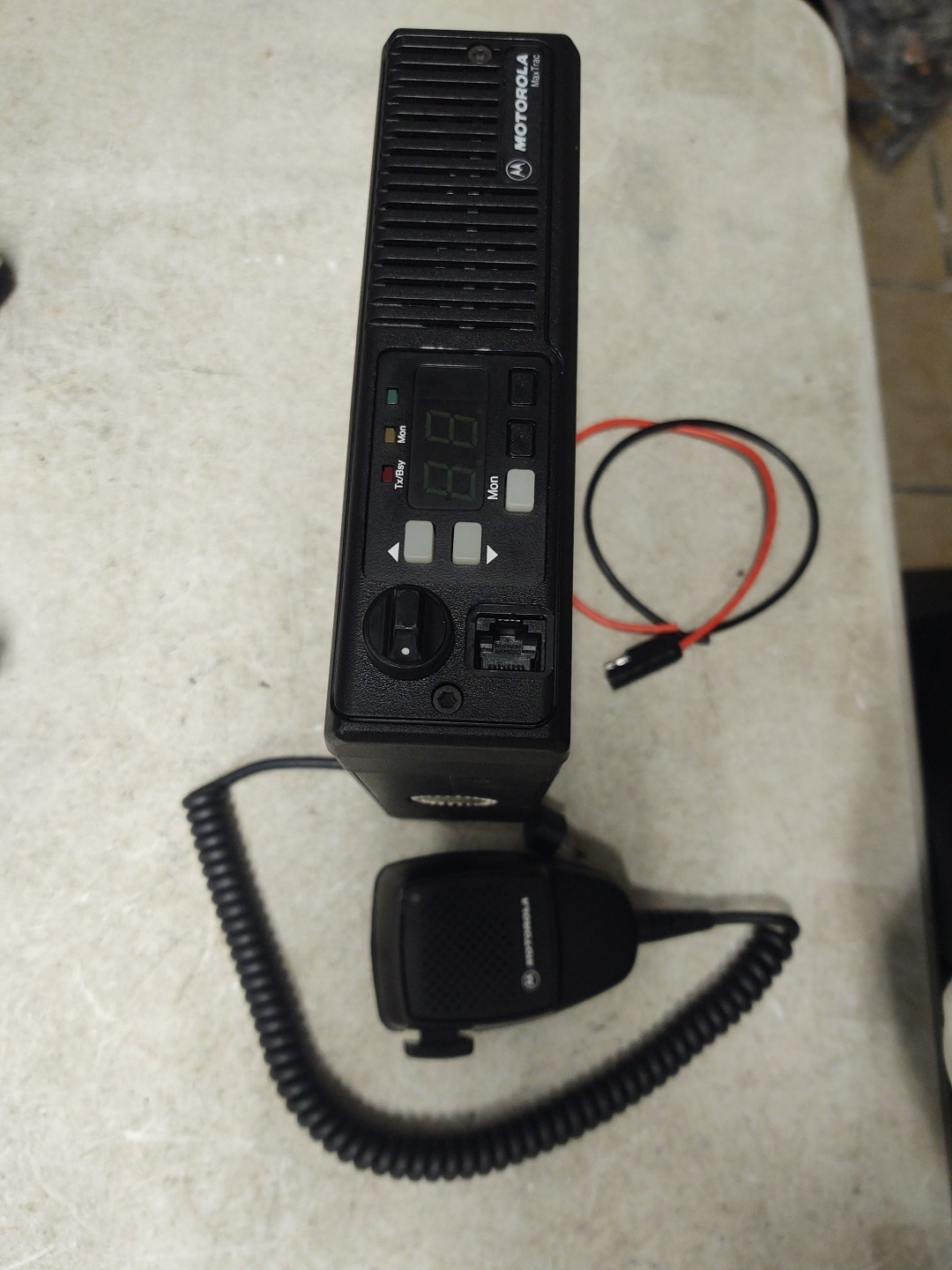 Motorola Maxtrac UHF 2way mobile radio with mic