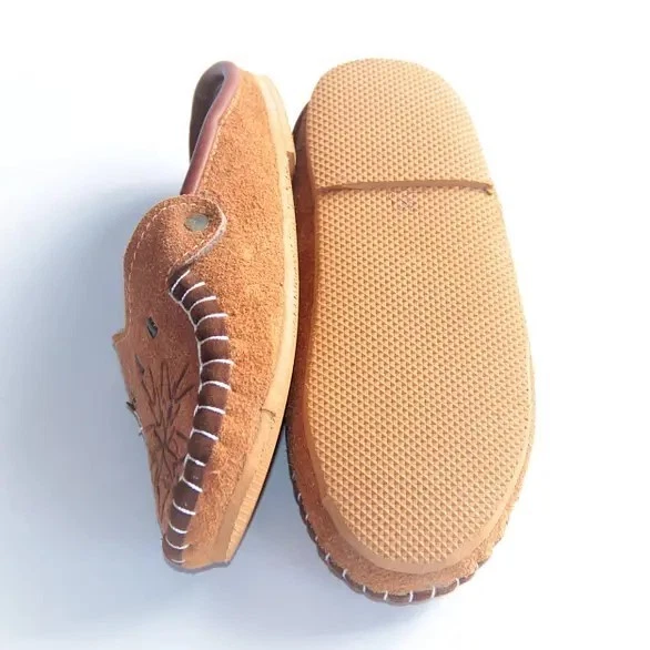 Zapatillas de lana hechas a mano para hombre - Zapatos de casa de cuero de oveja, naturales y acogedores Foto 3 de 4