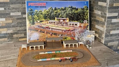 Vollmer H0 Pferderennbahn mit Motor , Stall , Tribüne , Pferde und Zubehör