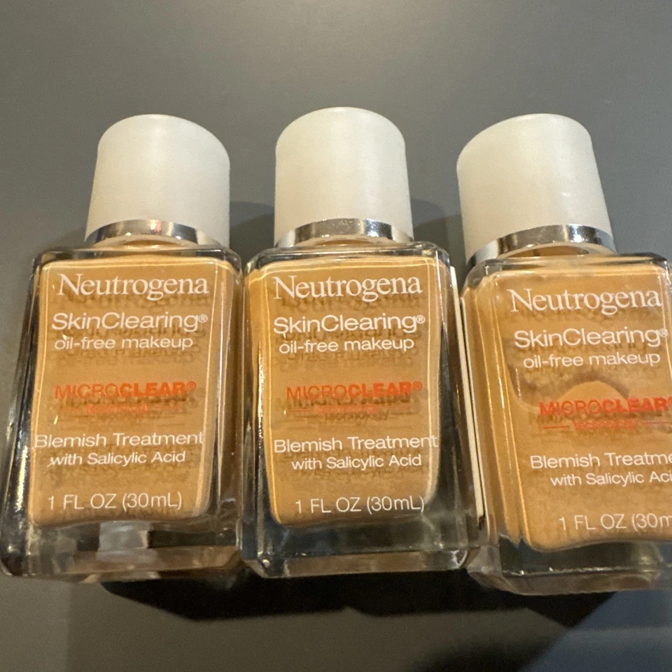 3X Neutrogena Skin Clearing Oil-Free Liquid Makeup, 1 oz Bottle Ea - Image 3 of 4