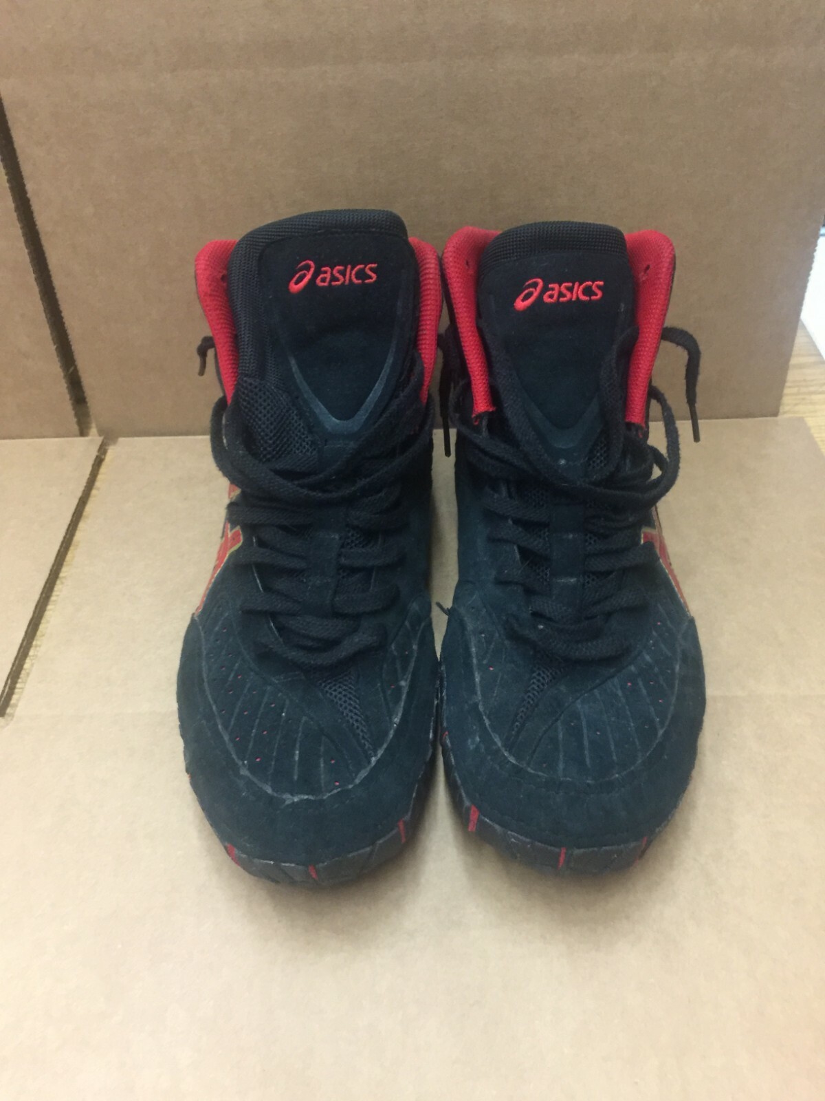 aggressor 1 wrestling shoes red and black