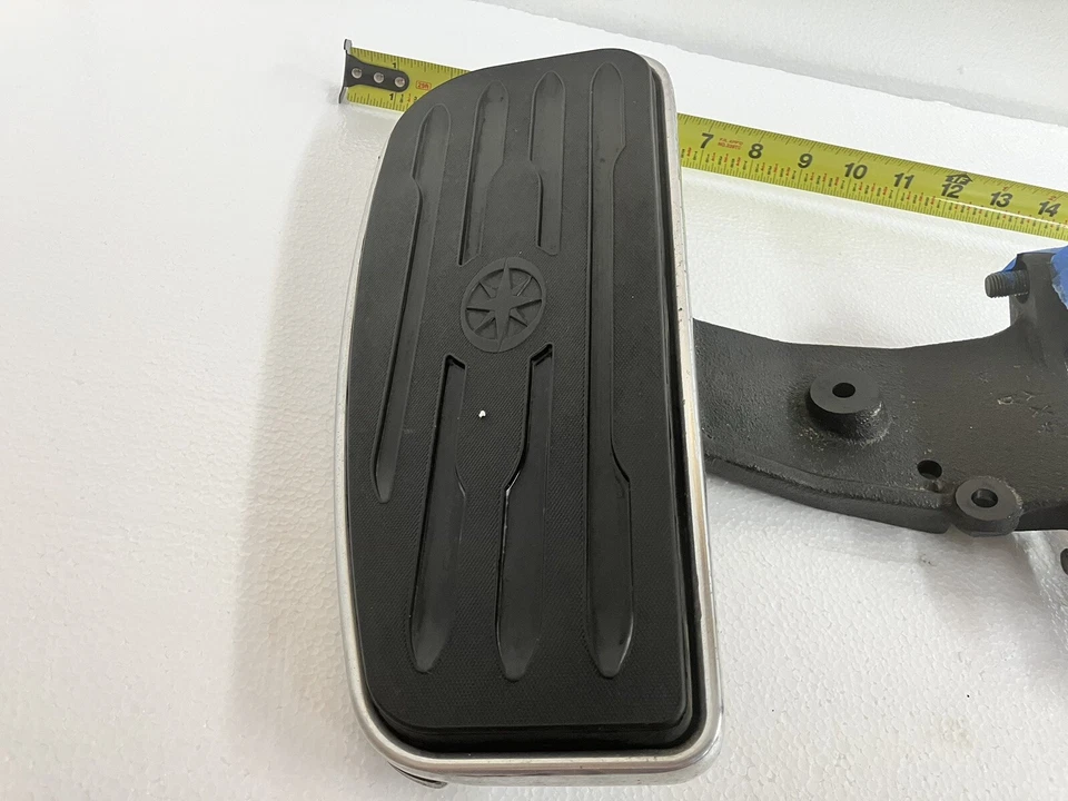 Yamaha Royal Star Deluxe 2006 pedales delanteros Foto 2 de 4