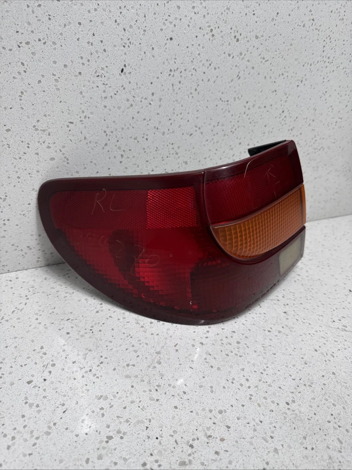 00 01 02 SATURN SL SERIES Conjunto de luces traseras izquierda sedán Foto 2 de 4