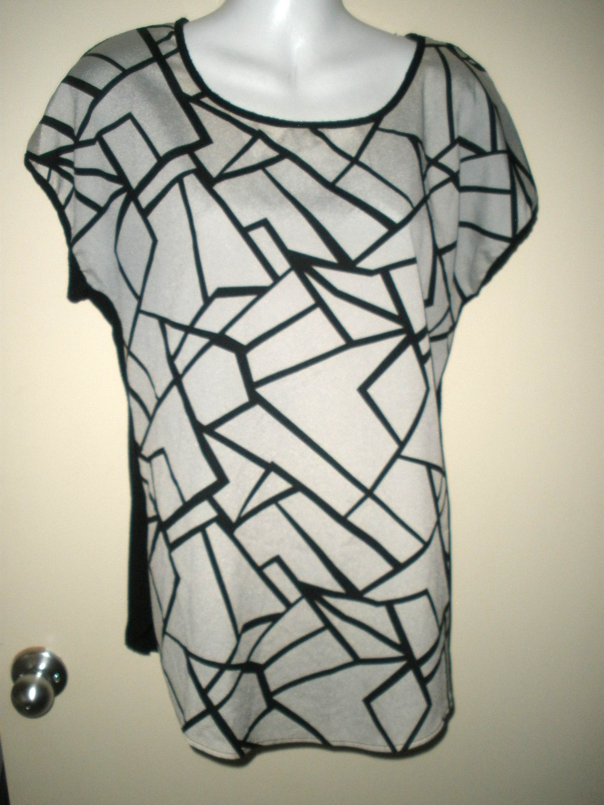 #395 Espressso M White Black Geometric Artist Stretch Knit