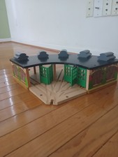 Thomas Friends Wooden Railway Roundhouse With 5 Way Track